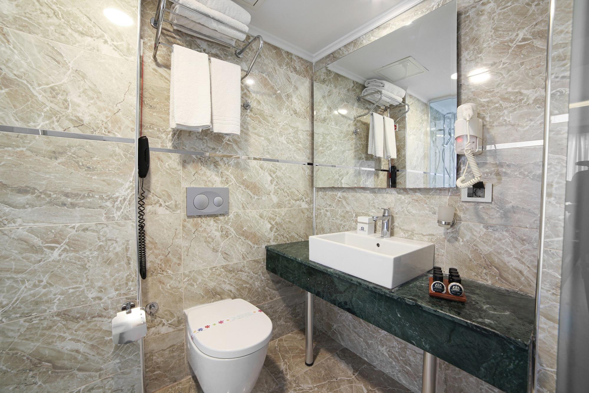Standard Triple Room Access to Spa,1447950424:JPEG